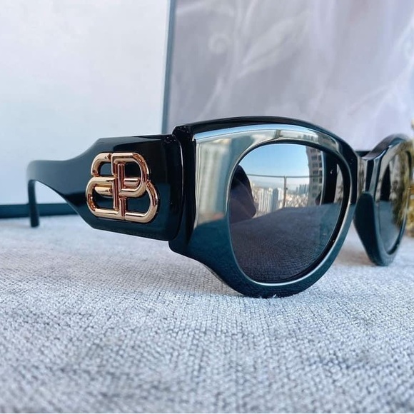 BALENCIAGA PARIS BB0070S 006 Gold BB Logo Oversized Sunglasses Black - Picture 3 of 8